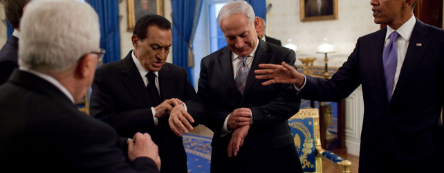 Netanyahu_and_Mubarak_checking_their_watches